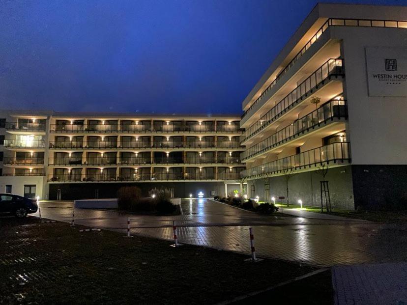 Westin House 113 *